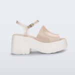 Beige Melissa Pose